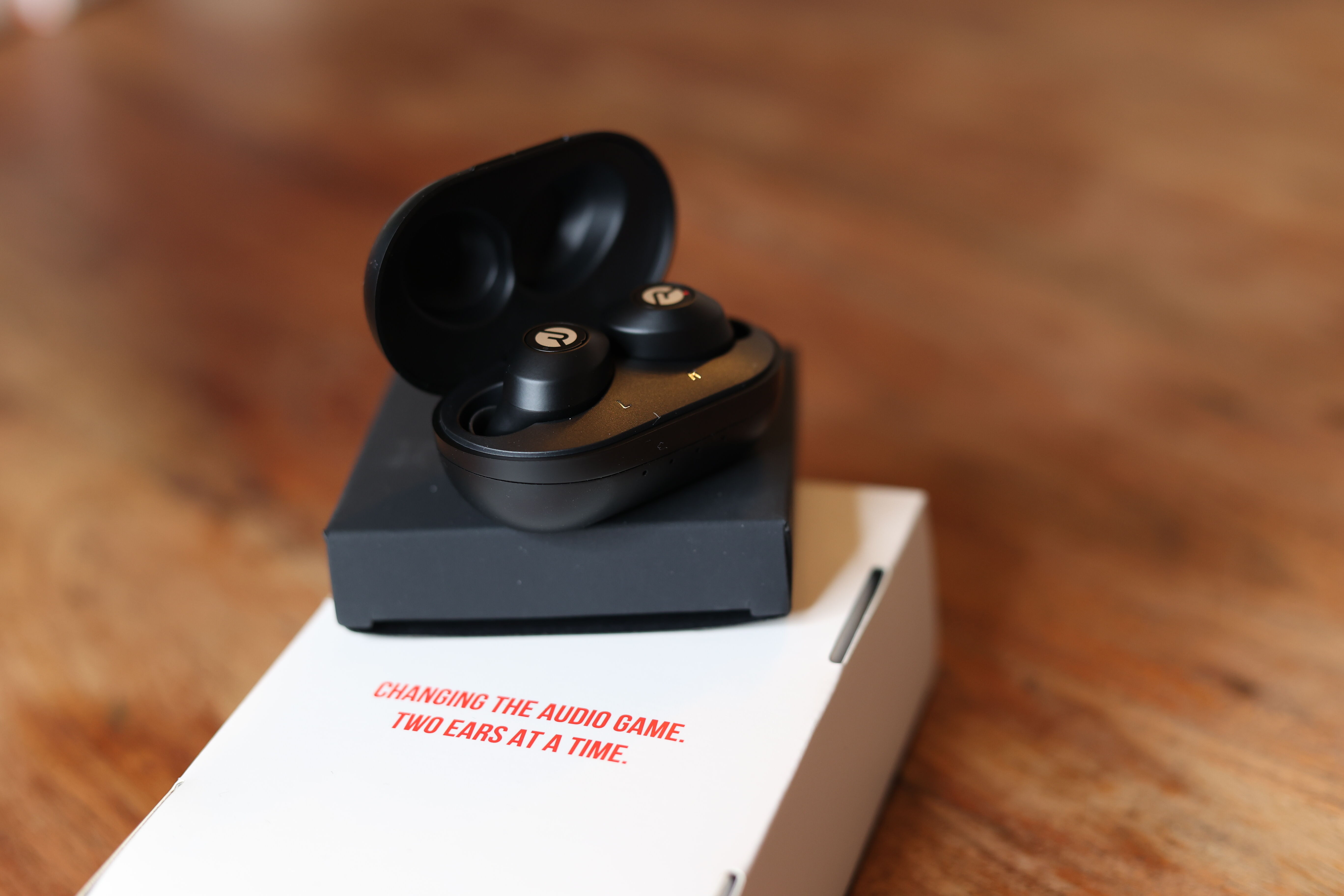 Raycon Earbuds im Ladecase